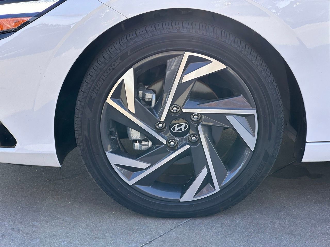 Certified 2025 Hyundai Elantra Limited image 12