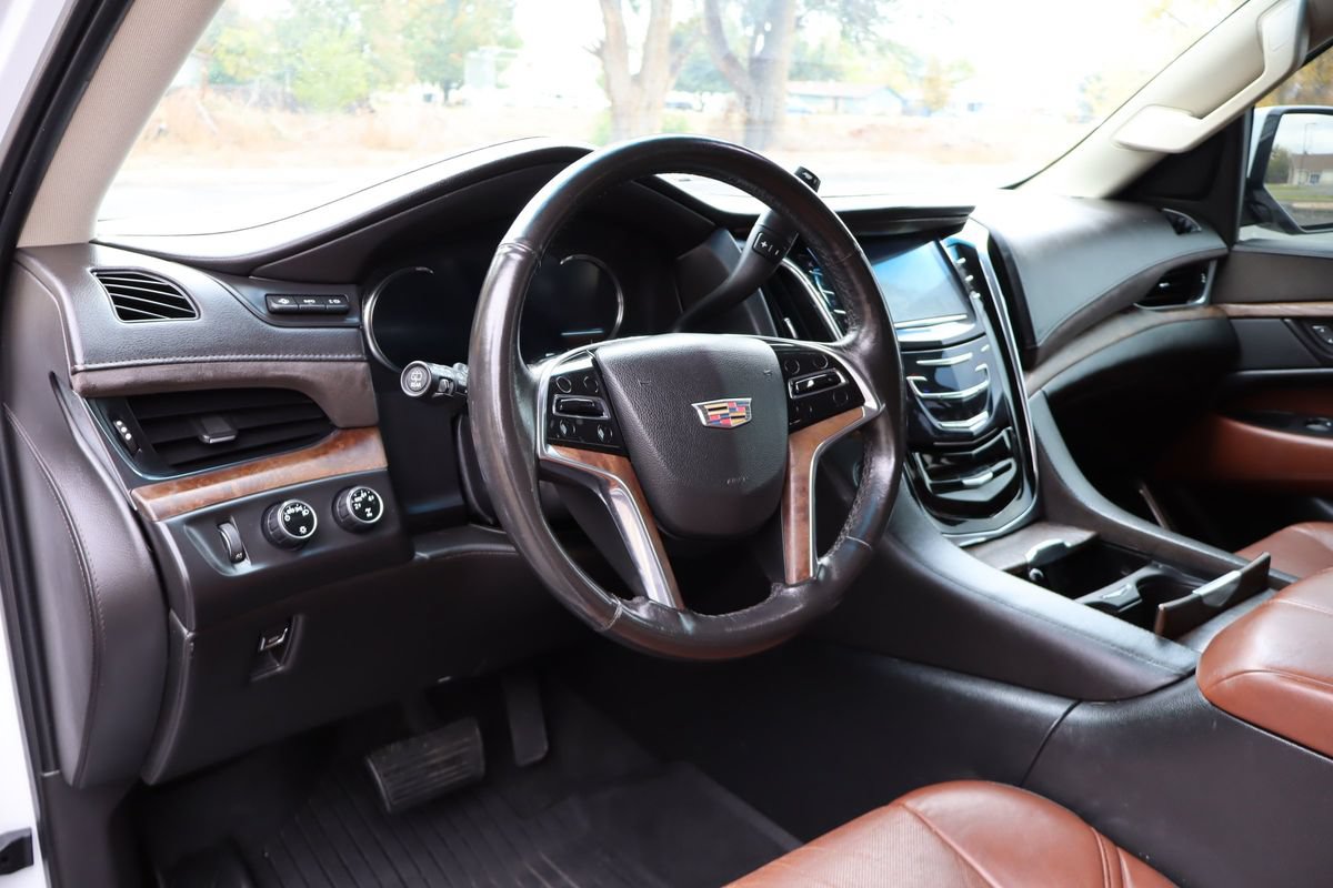 Used 2016 Cadillac Escalade Premium AWD/4WD image 15