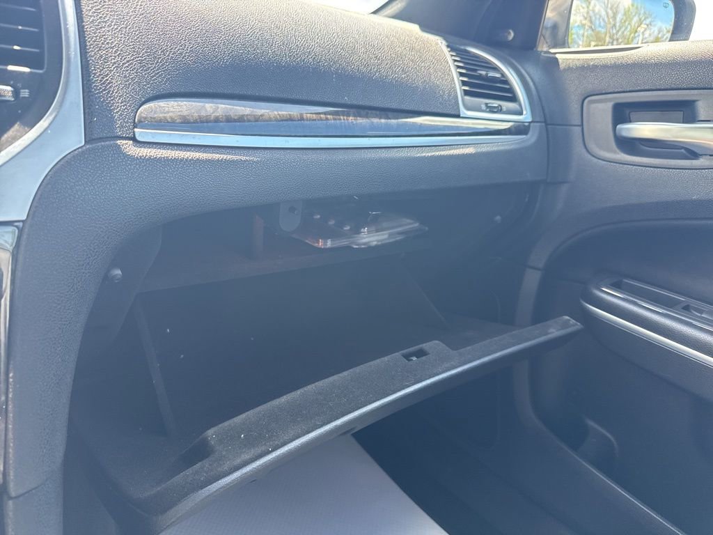 Used 2013 Chrysler 300 C image 22