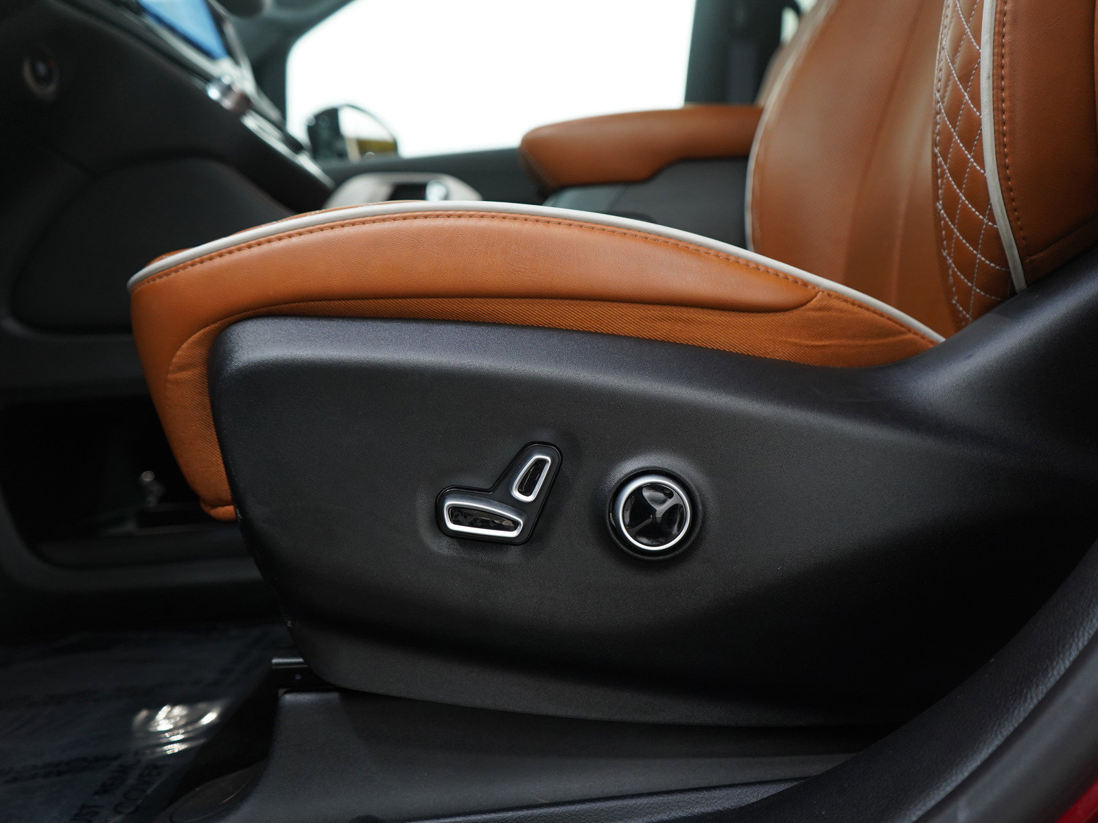 Used 2025 Chrysler Pacifica Pinnacle w/ Trailer Tow Group image 24