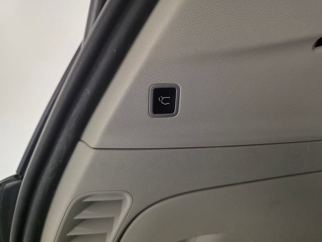 Used 2018 Chrysler Pacifica Touring-L FWD image 9
