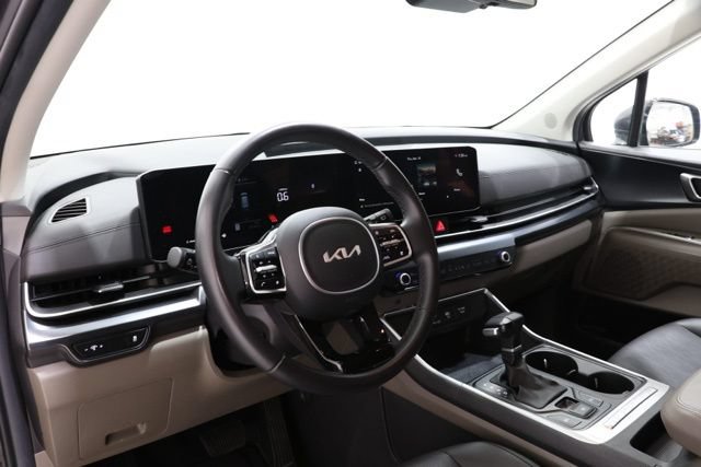 Used 2025 Kia Carnival FWD image 15