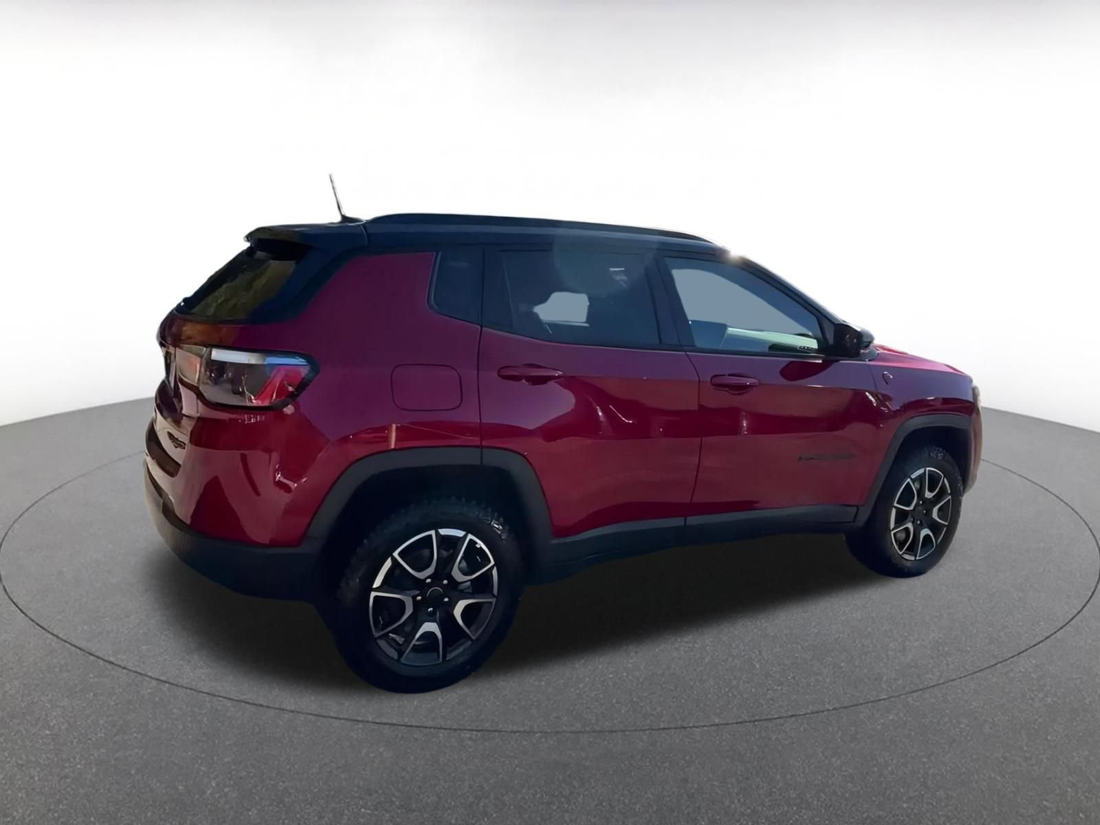 Used 2025 Jeep Compass Trailhawk image 15