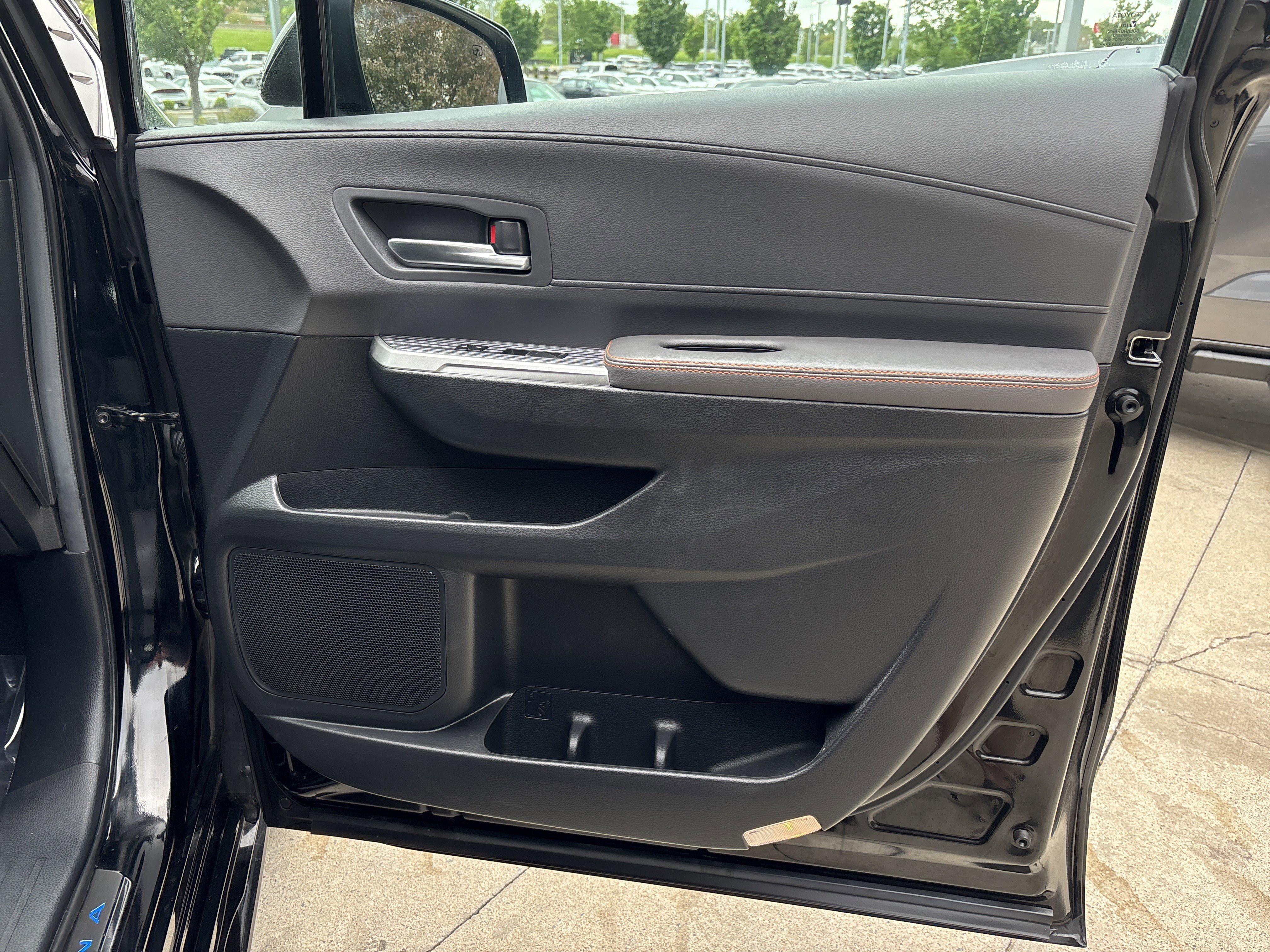 Used 2024 Toyota Sienna XSE FWD image 29