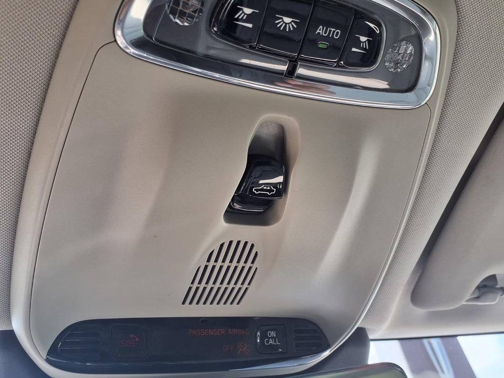 Used 2018 Volvo XC60 T6 Inscription w/ Convenience Package AWD/4WD image 13