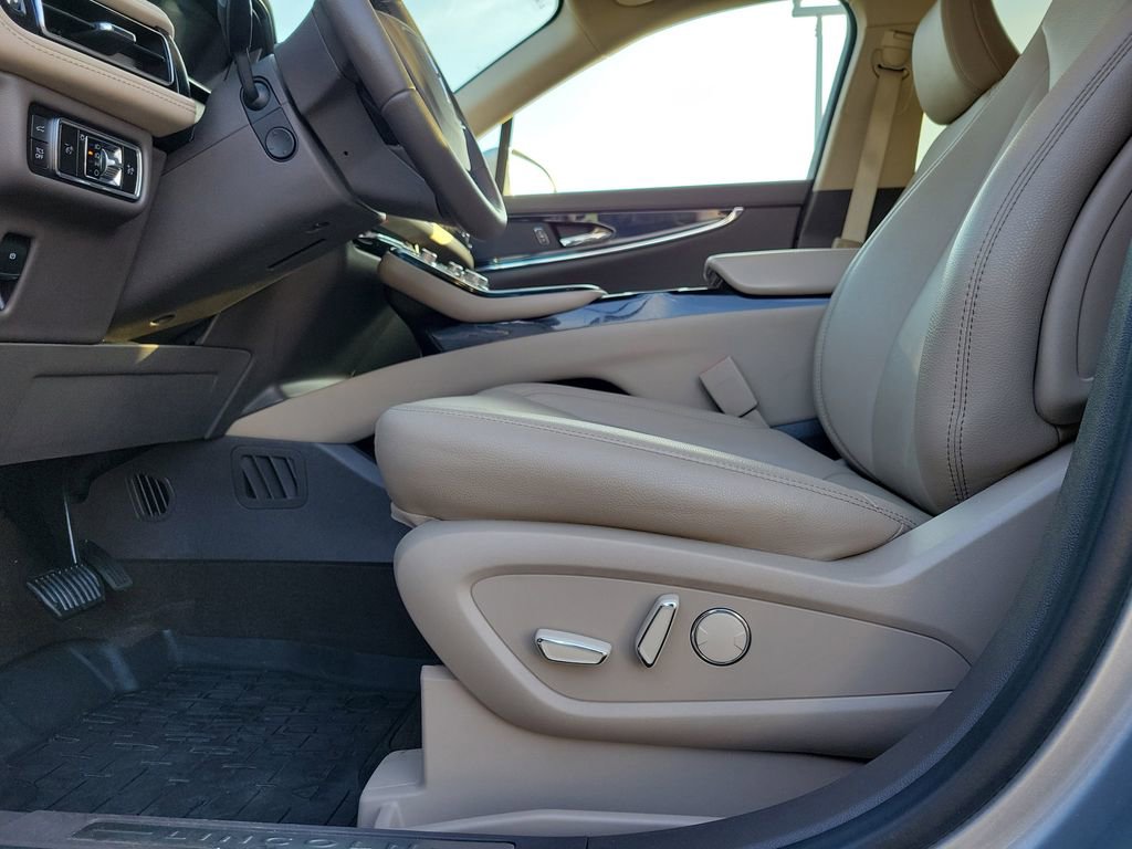 Certified 2023 Lincoln Nautilus FWD w/ Premium Package image 17