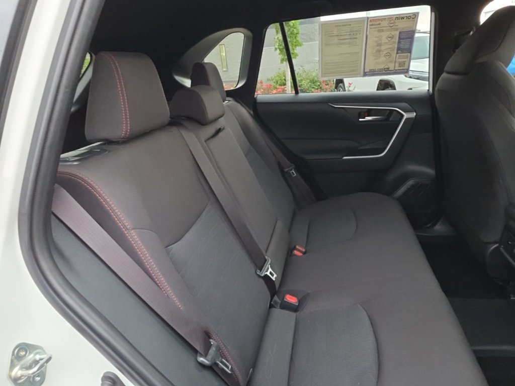 Used 2025 Toyota RAV4 SE AWD/4WD image 16