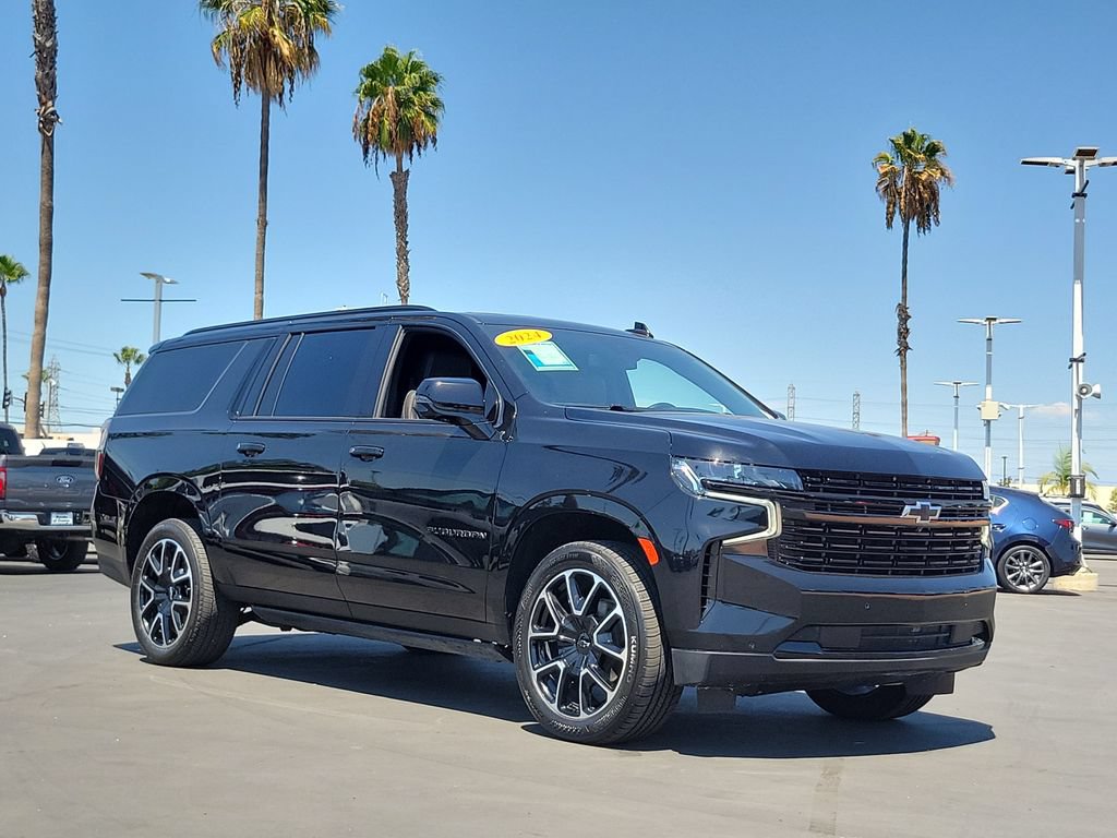 Used 2024 Chevrolet Suburban RST w/ Luxury Package AWD/4WD image 36