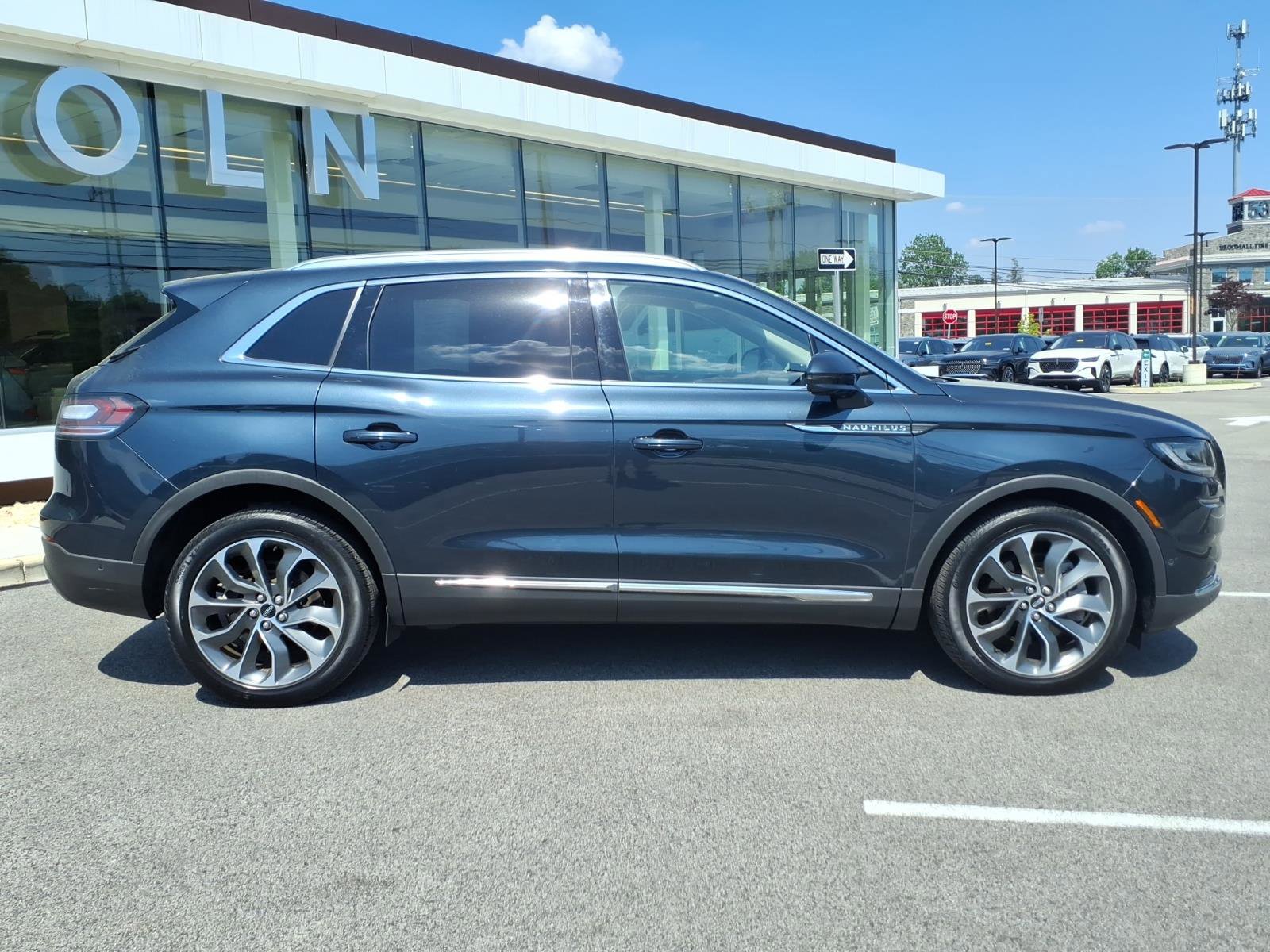 Certified 2022 Lincoln Nautilus Reserve w/ Equipment Group 201A AWD/4WD image 3