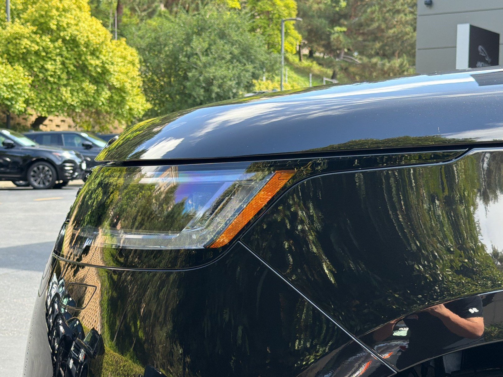 New 2026 Land Rover Range Rover Long Wheelbase SE AWD/4WD image 11