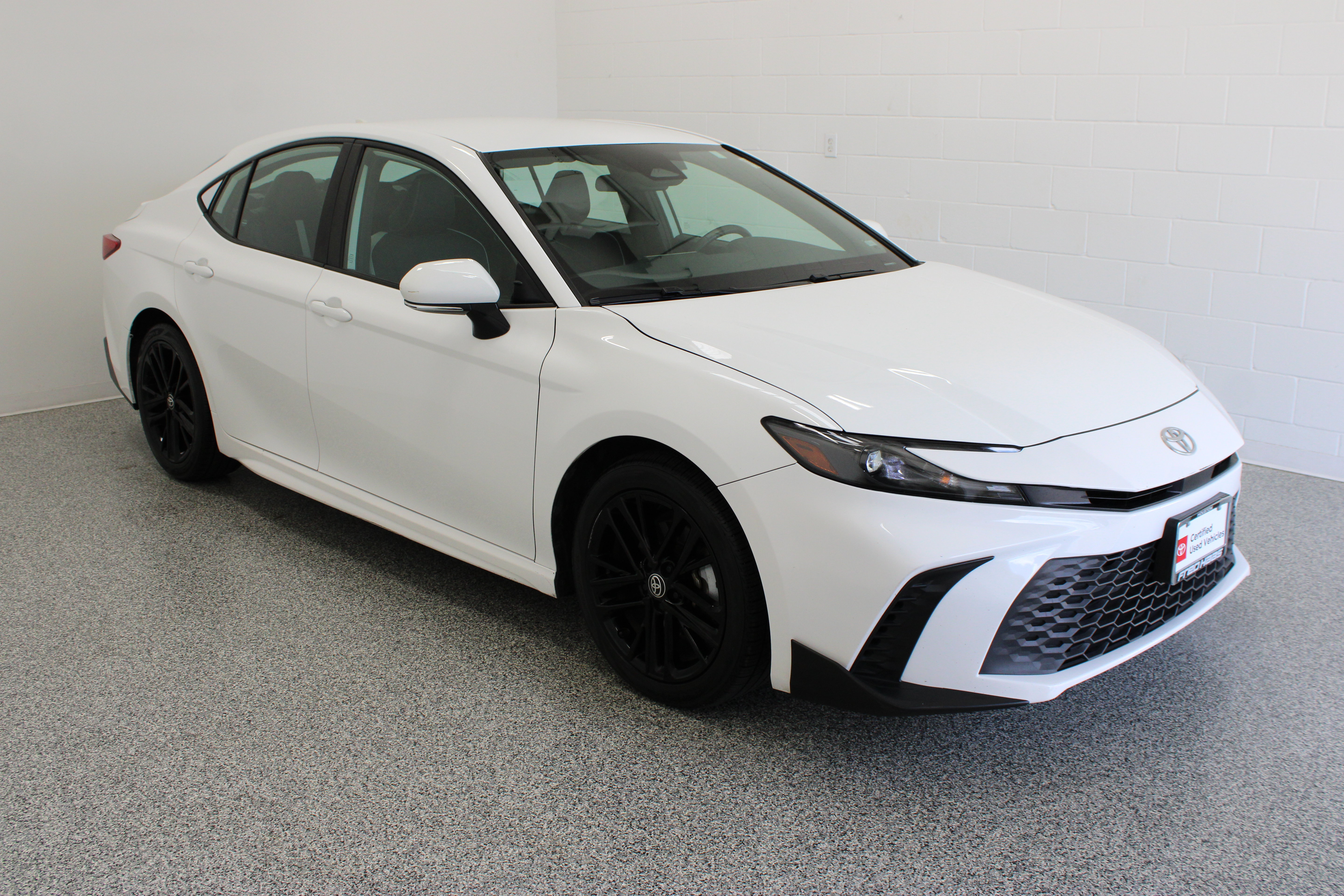 Certified 2025 Toyota Camry SE FWD image 4