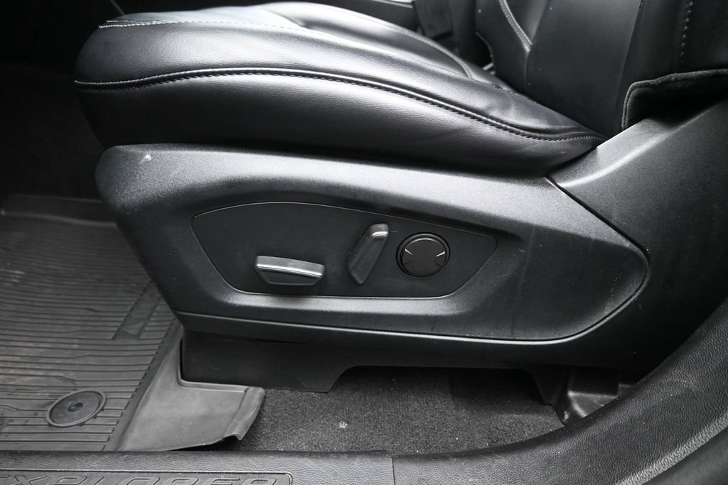 Used 2021 Ford Explorer XLT w/ Equipment Group 202A RWD image 10