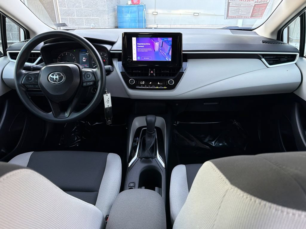 Used 2025 Toyota Corolla LE FWD image 15