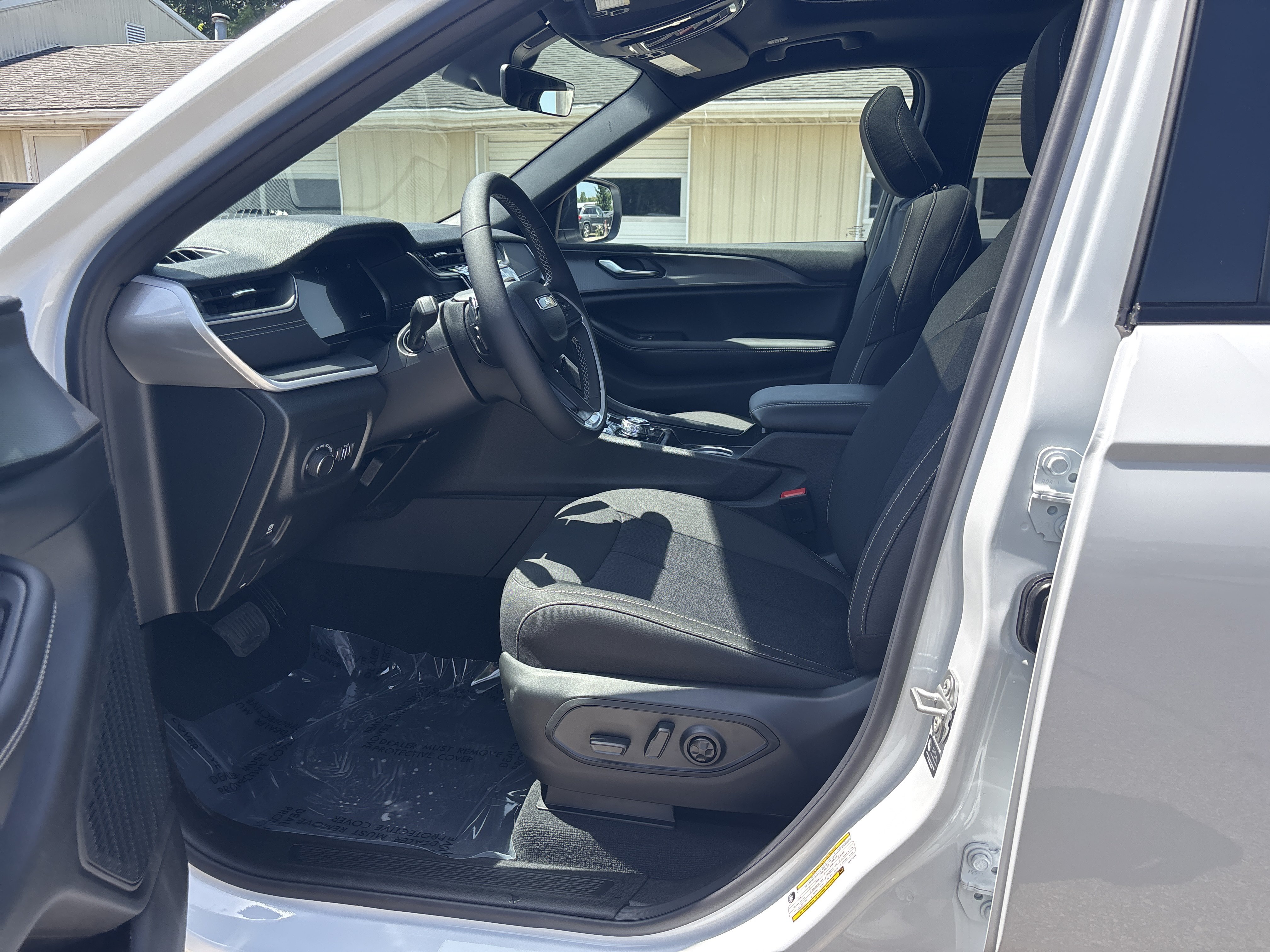 New 2026 Jeep Grand Cherokee L 4WD image 15