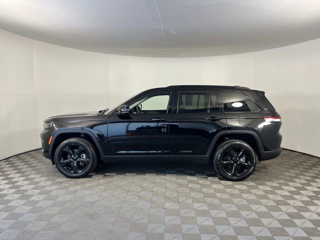 Used 2024 Jeep Grand Cherokee Limited w/ Black Appearance Package image 4