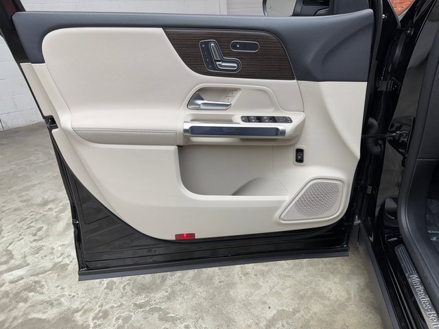 Used 2025 Mercedes-Benz GLB 250 4MATIC image 10