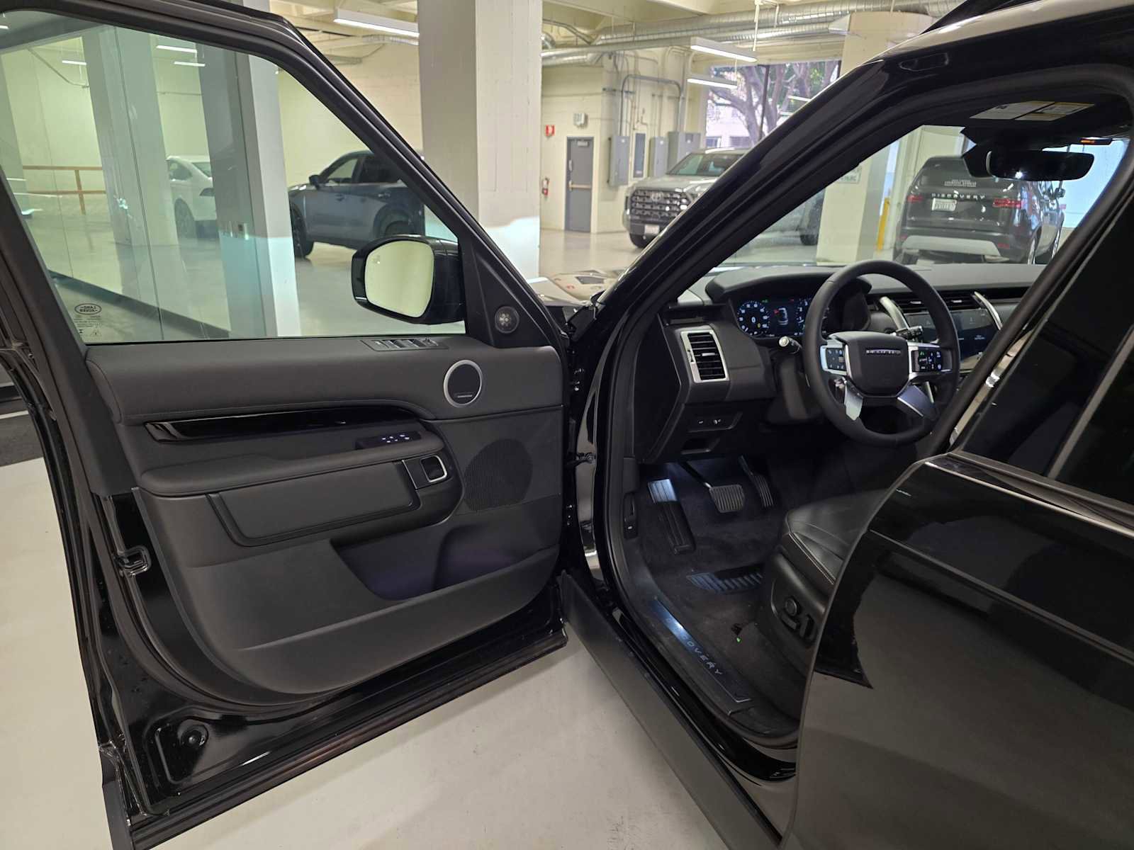 New 2026 Land Rover Discovery S image 21