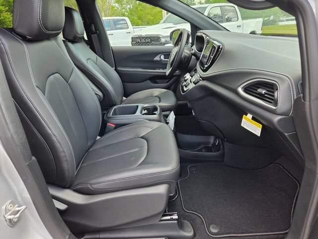 New 2026 Chrysler Pacifica Select FWD image 12