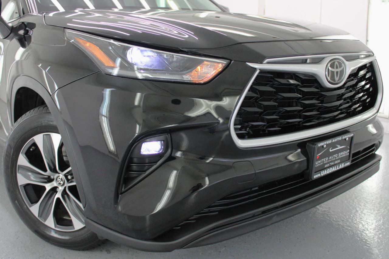 Used 2021 Toyota Highlander XLE image 17