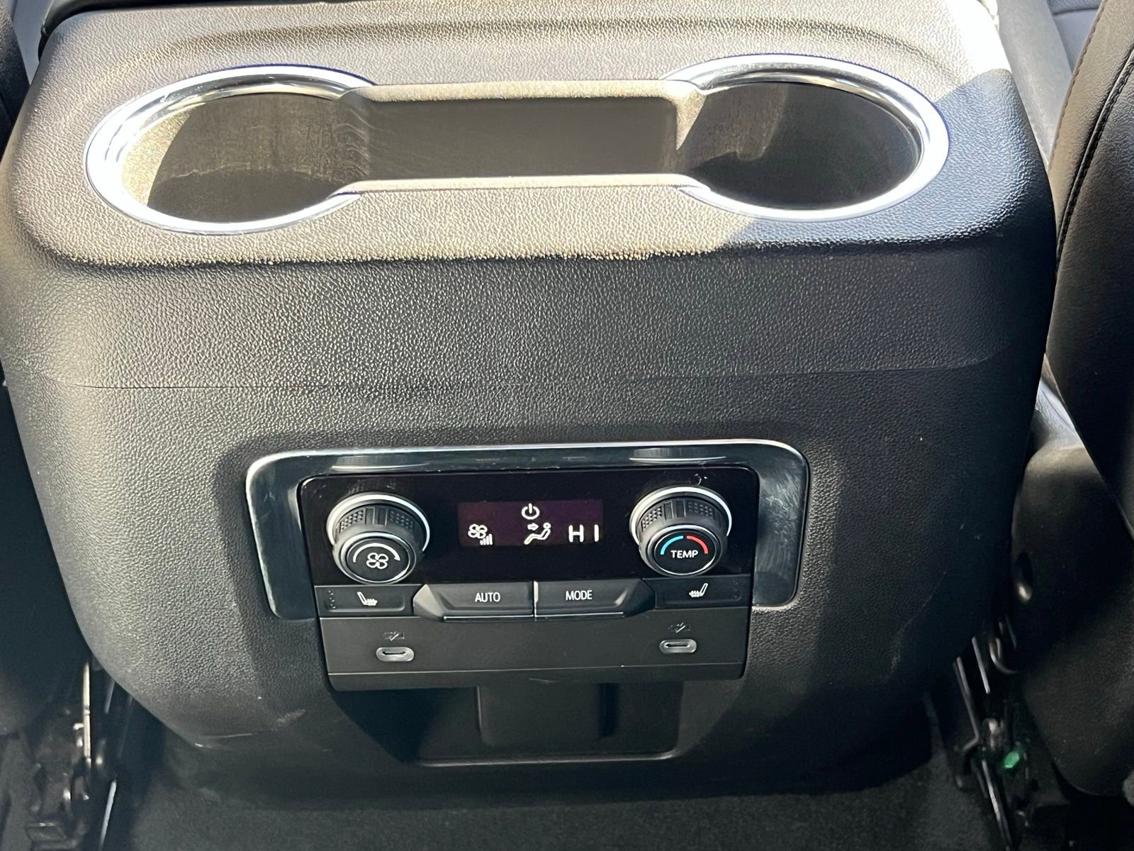 Used 2022 Chevrolet Tahoe LT w/ Luxury Package image 22