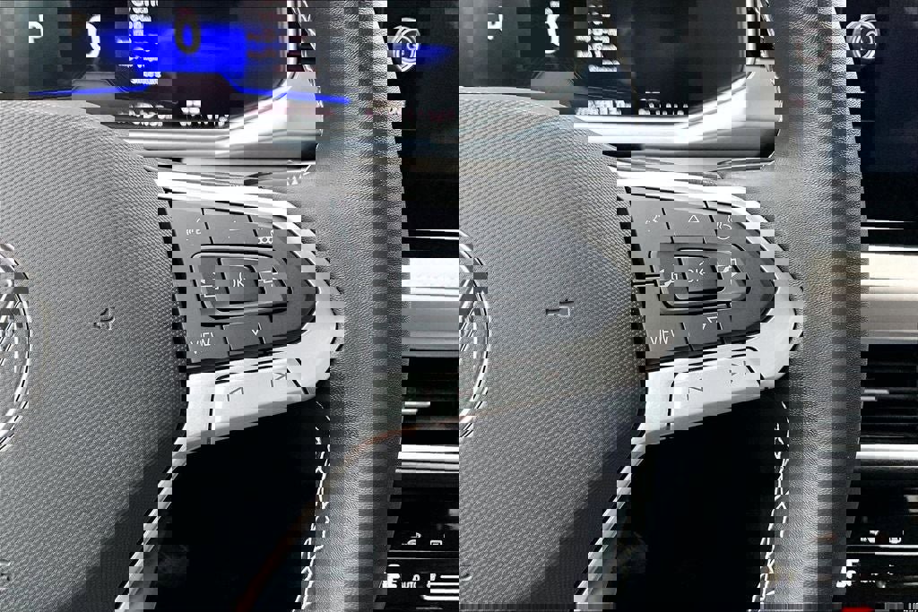 Certified 2025 Volkswagen Taos SE w/ Panoramic Sunroof Package image 22