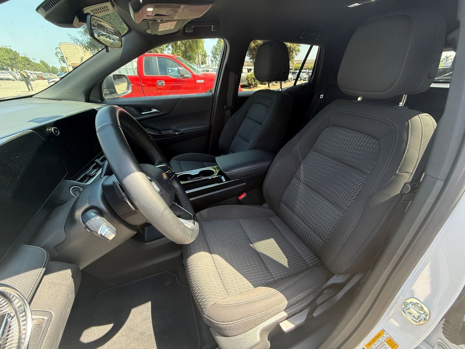 Used 2025 Chevrolet Equinox LT FWD image 34