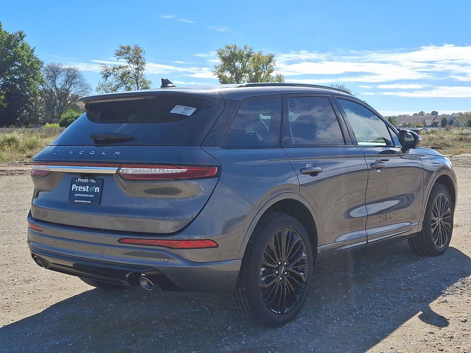 New 2026 Lincoln Corsair Reserve w/ Jet Appearance Package image 3