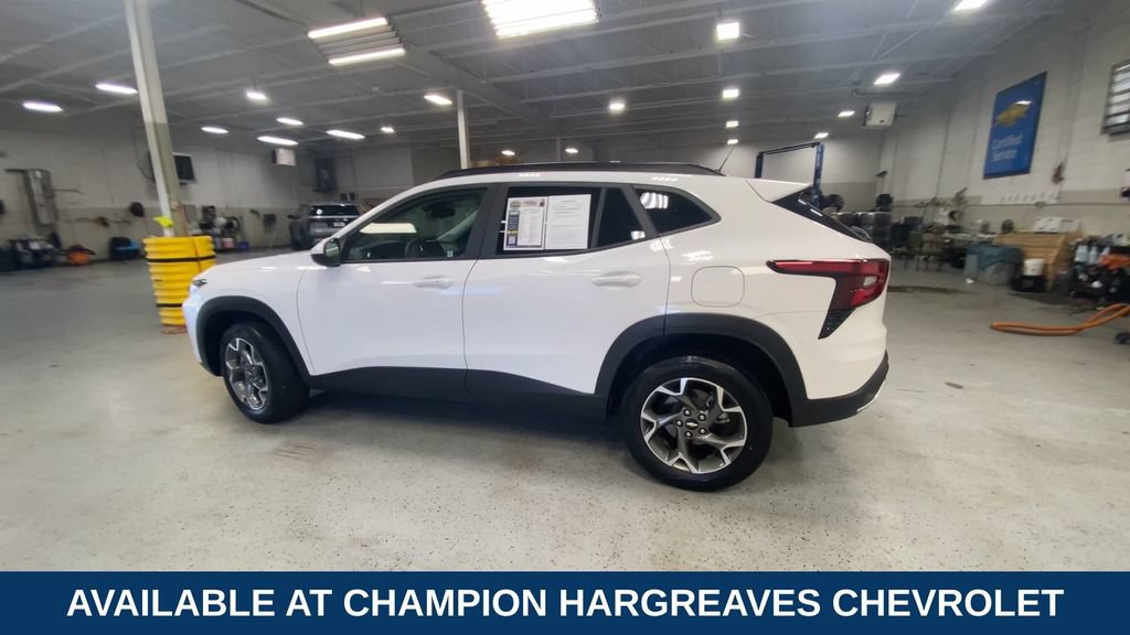 Used 2024 Chevrolet Trax LT w/ Driver Confidence Package FWD image 7