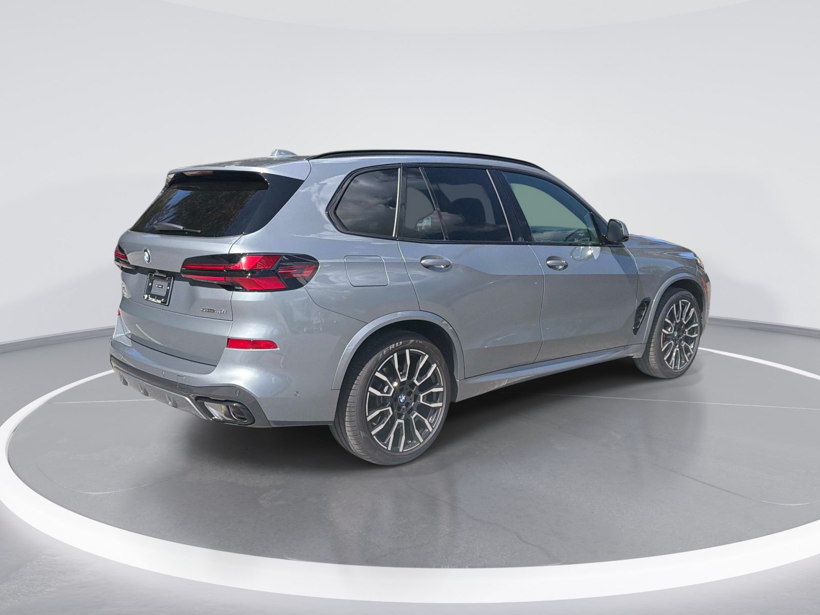 New 2026 BMW X5 sDrive40i w/ M Sport Package RWD image 3