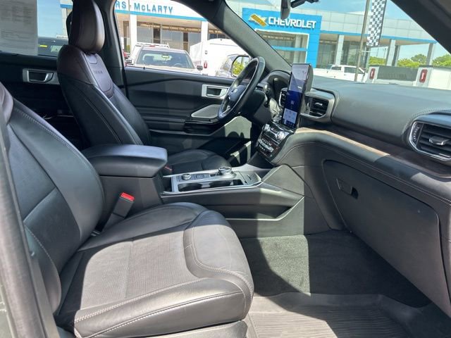 Used 2023 Ford Explorer Platinum w/ Technology Package AWD/4WD image 35