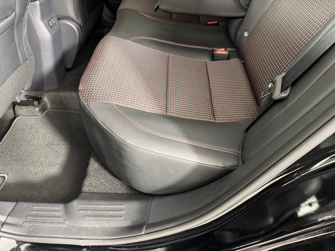 Used 2025 Nissan Kicks SR FWD image 35
