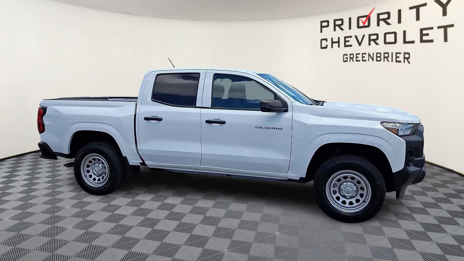 Used 2024 Chevrolet Colorado W/T RWD image 2