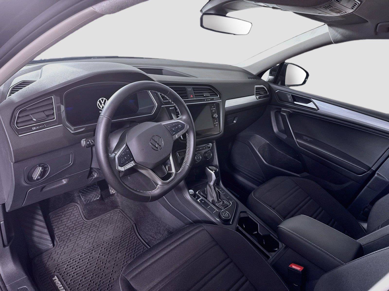 Used 2024 Volkswagen Tiguan S AWD/4WD image 3
