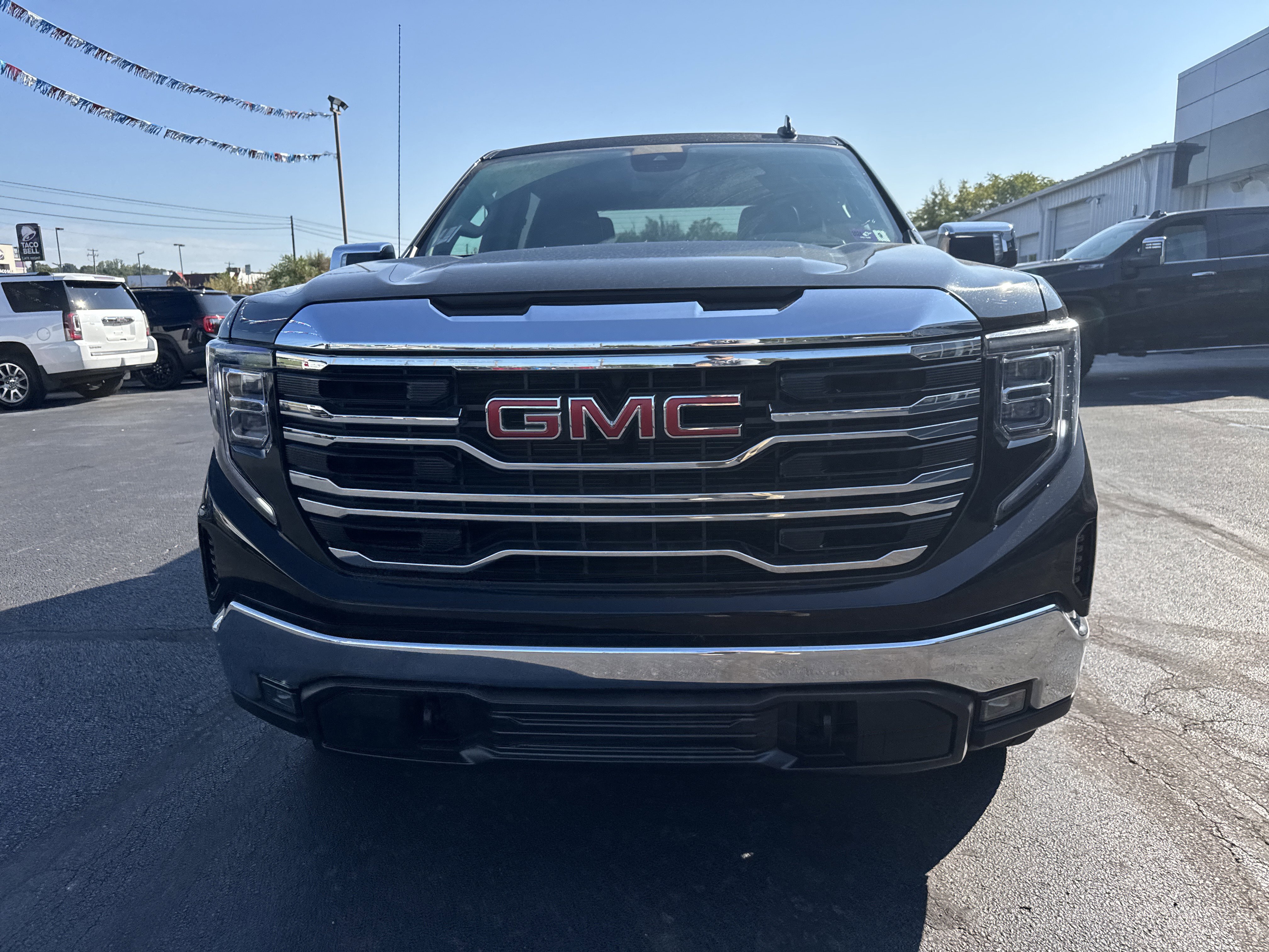 Used 2022 GMC Sierra 1500 SLT w/ SLT Premium Package image 9