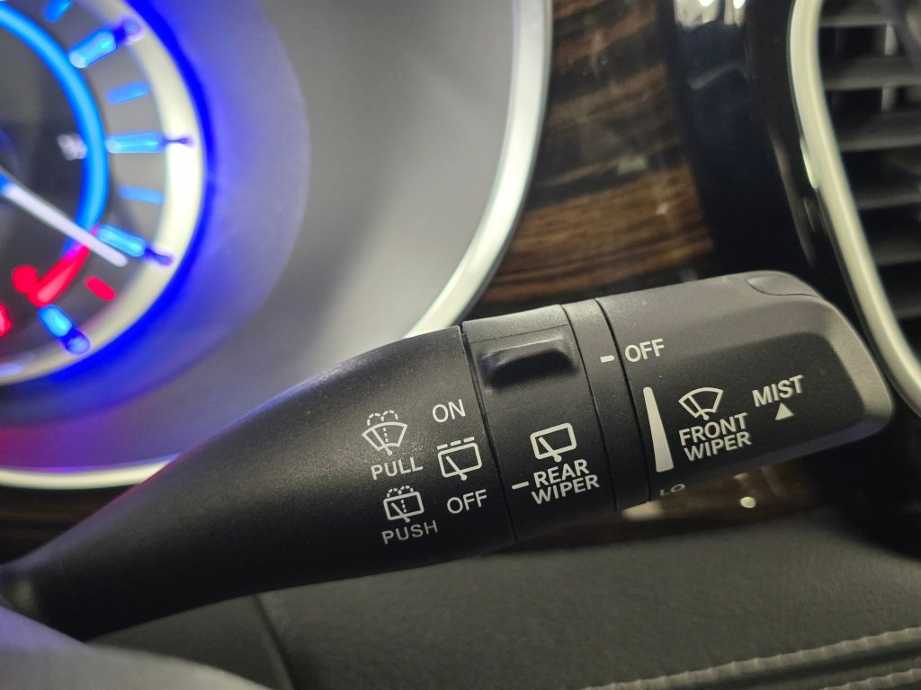 Used 2022 Chrysler Pacifica Limited w/ Uconnect Theater Family Group FWD image 31
