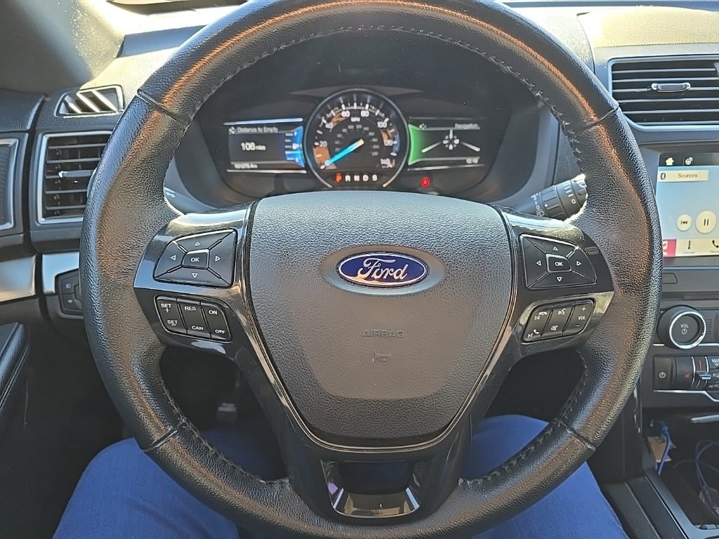 Used 2018 Ford Explorer XLT w/ Equipment Group 202A image 5