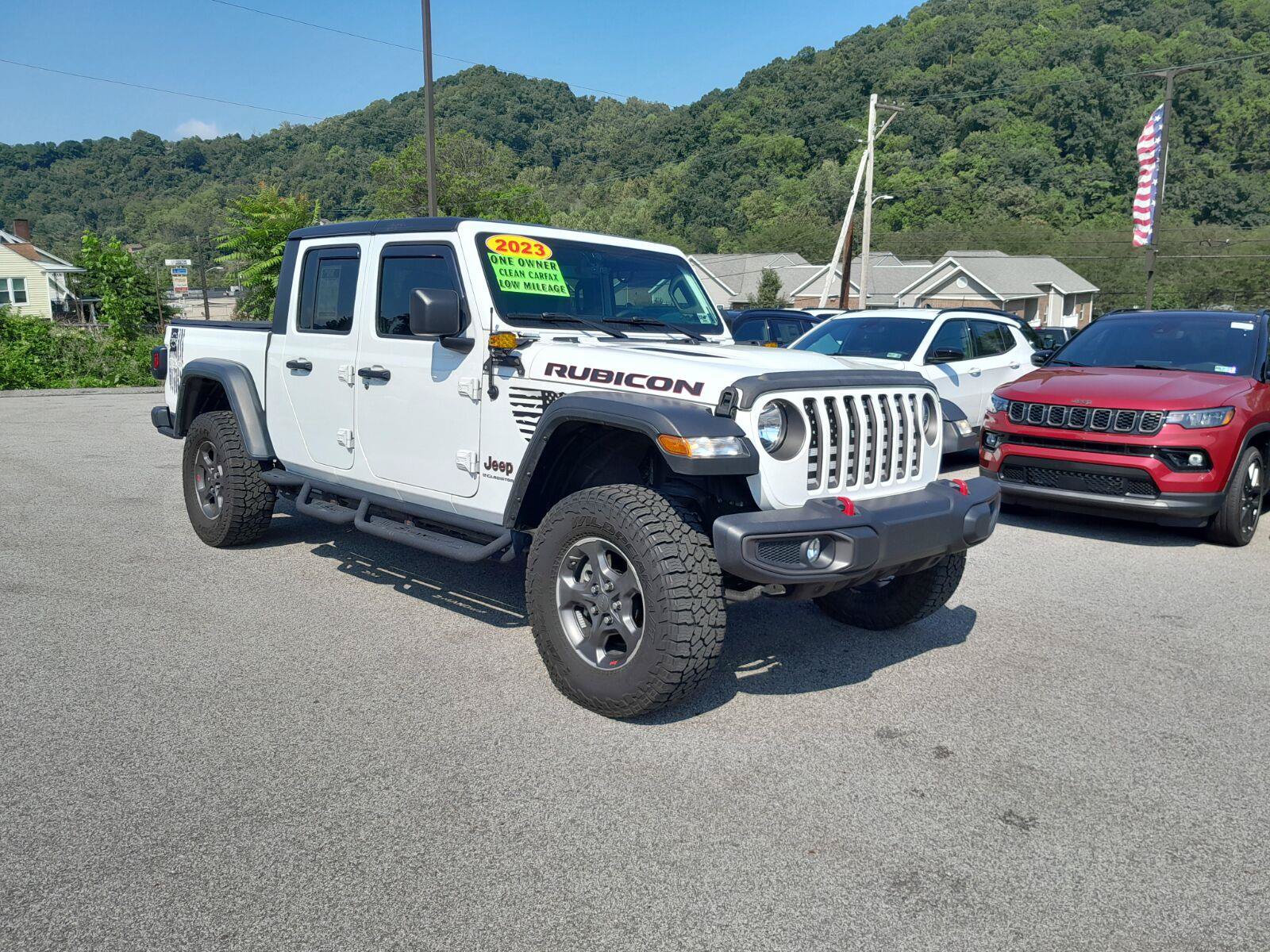 Used 2023 Jeep Gladiator Rubicon w/ Cold Weather Group AWD/4WD image 2