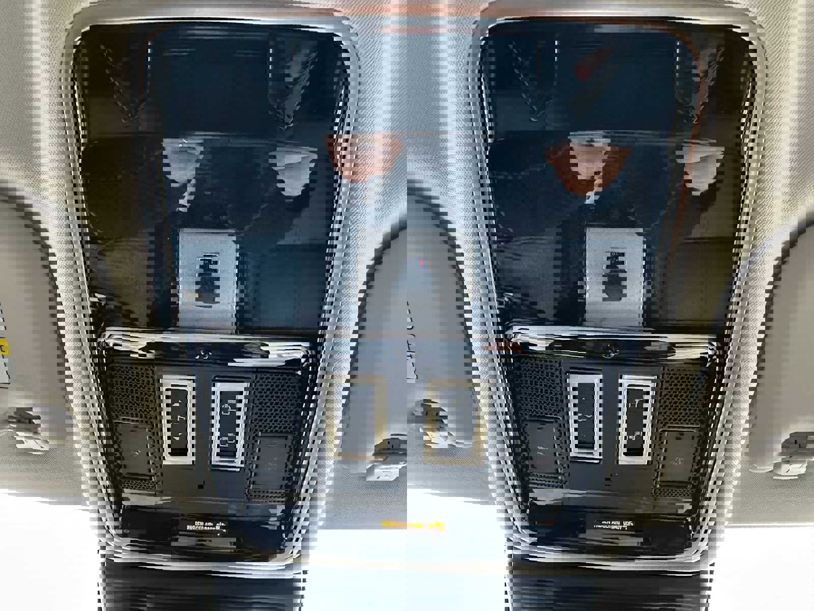 Used 2024 Land Rover Range Rover Velar S image 30