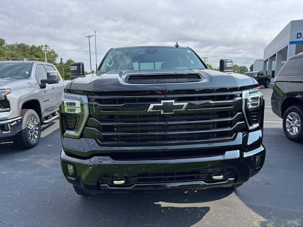 New 2026 Chevrolet Silverado 2500 High Country w/ Midnight Edition AWD/4WD image 2