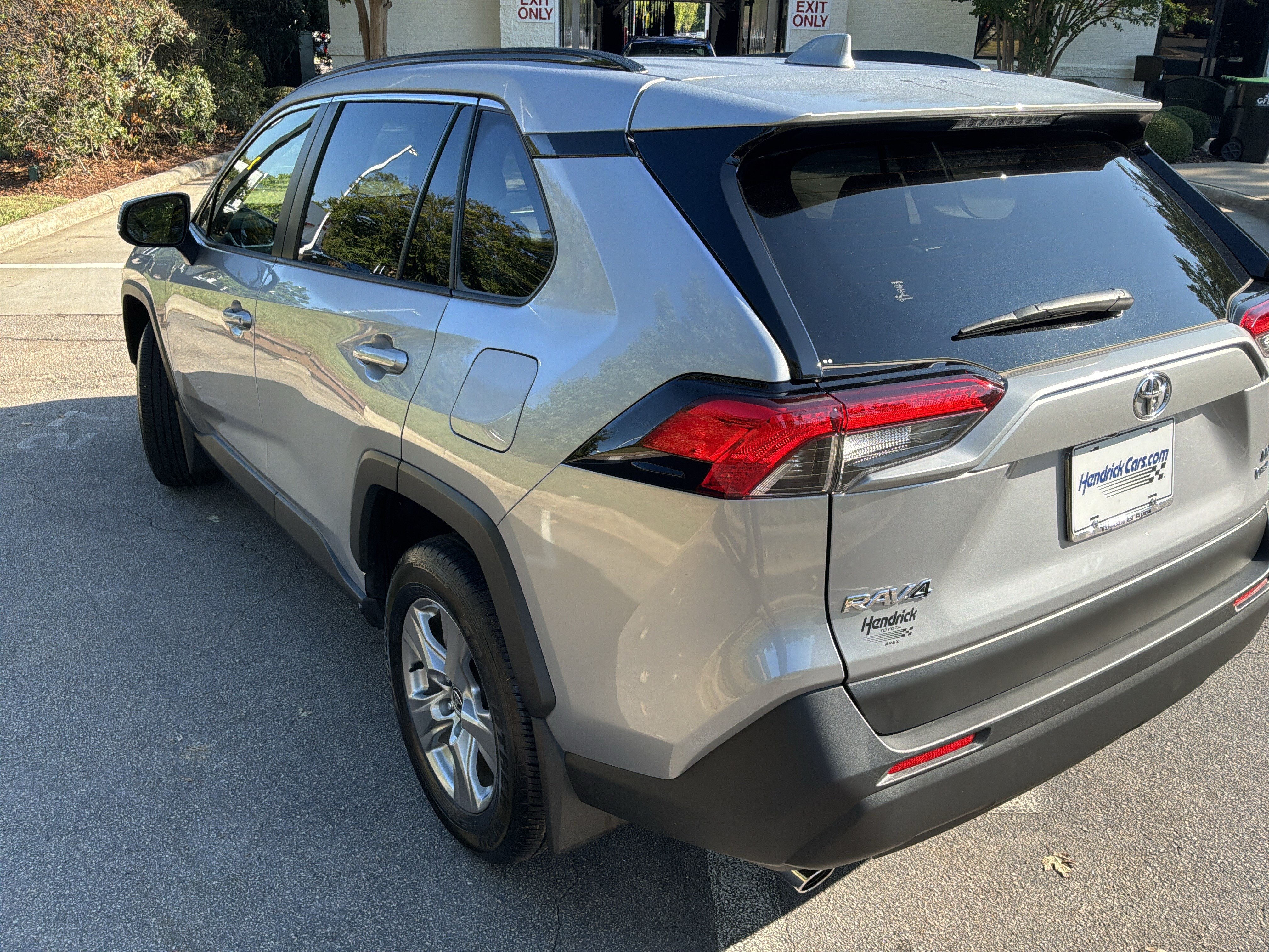 Used 2025 Toyota RAV4 LE AWD/4WD image 8