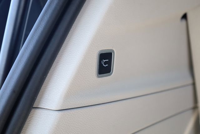 Used 2024 Chrysler Pacifica Touring-L FWD image 28