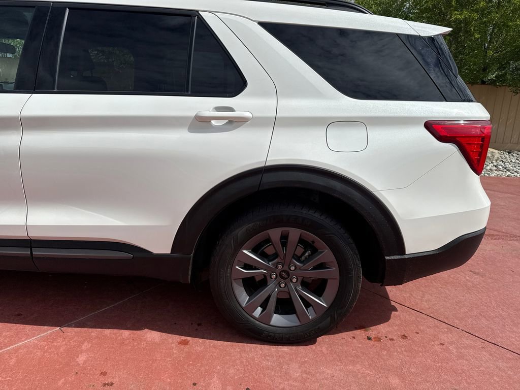Used 2021 Ford Explorer XLT w/ Equipment Group 202A AWD/4WD image 35