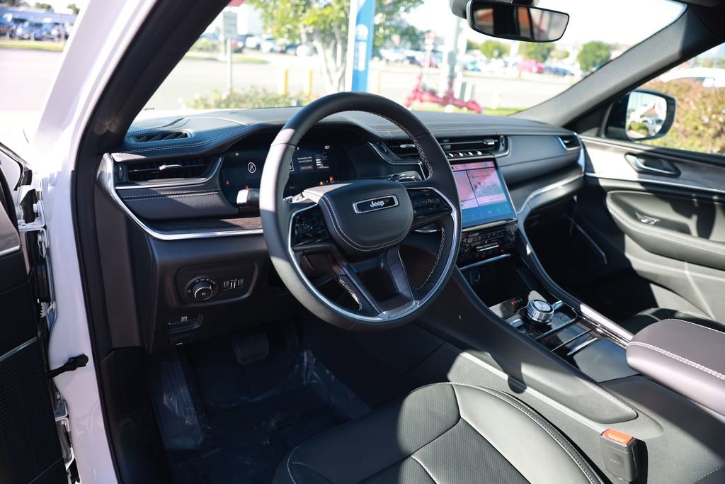 New 2025 Jeep Grand Cherokee L Overland w/ Rear Seat Video Group I image 10