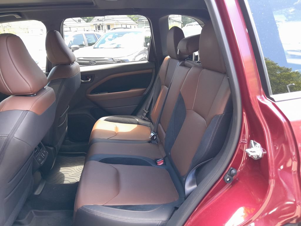 Certified 2025 Subaru Forester Touring AWD/4WD image 33