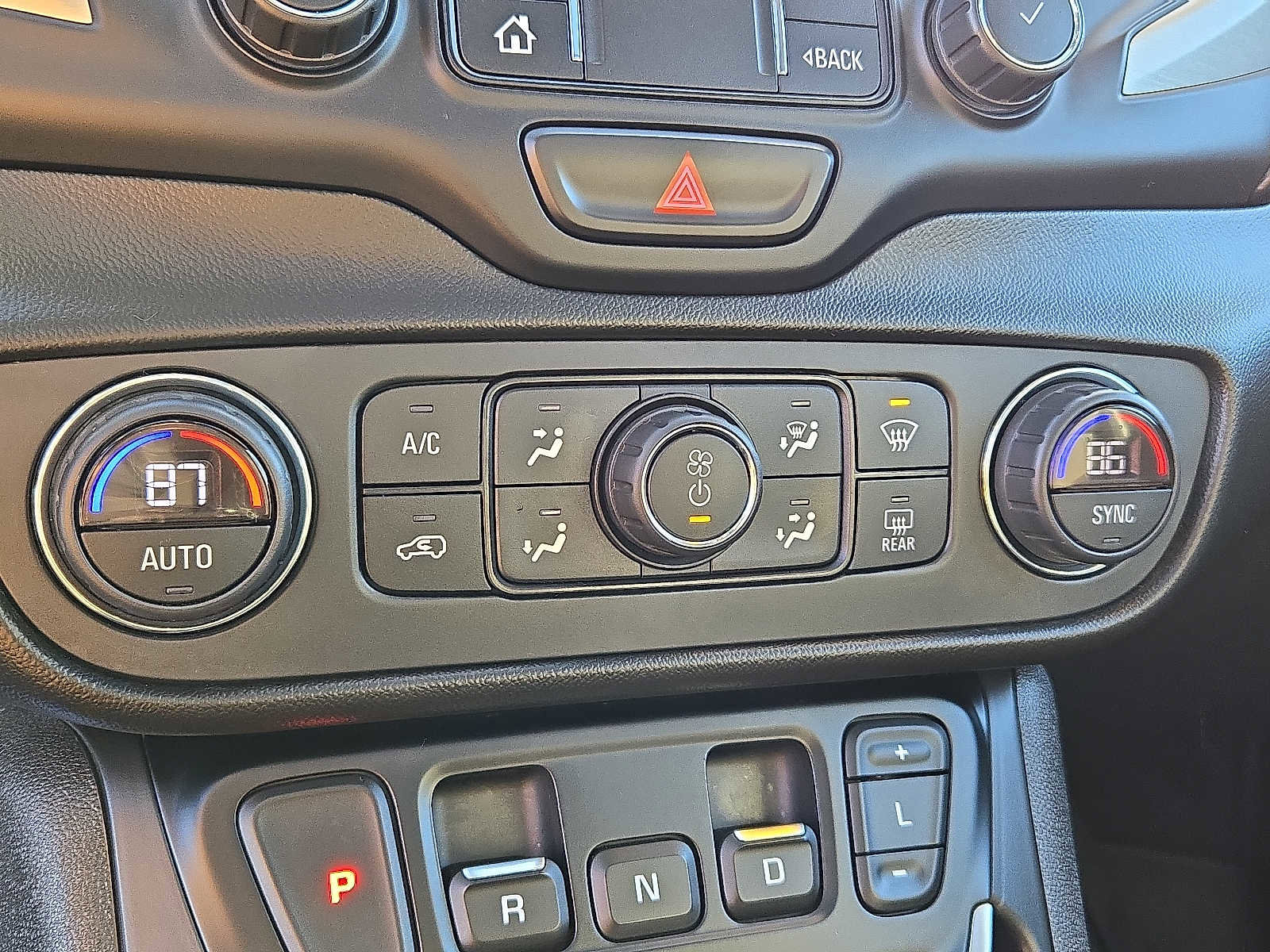 Used 2020 GMC Terrain SLT w/ Preferred Package image 16