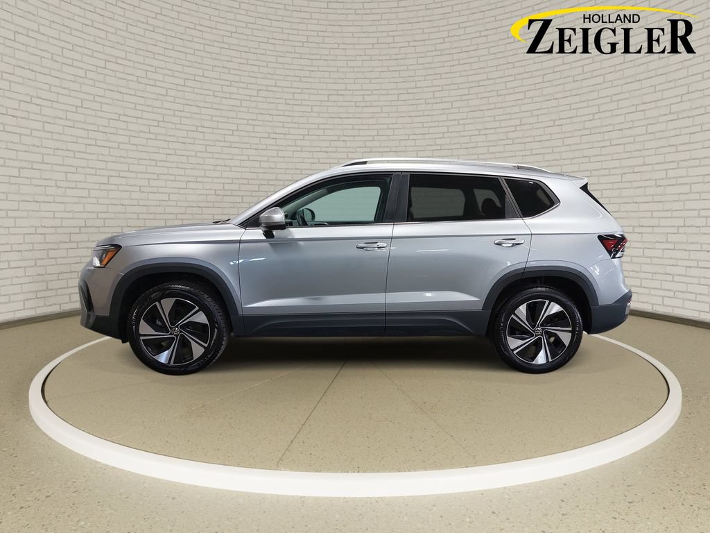 Used 2025 Volkswagen Taos SE AWD/4WD image 8