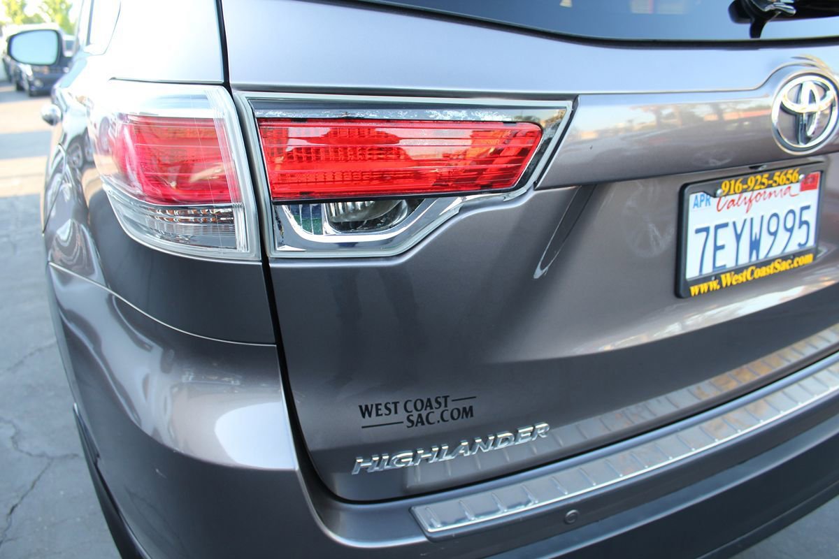 Used 2014 Toyota Highlander Limited AWD/4WD image 17