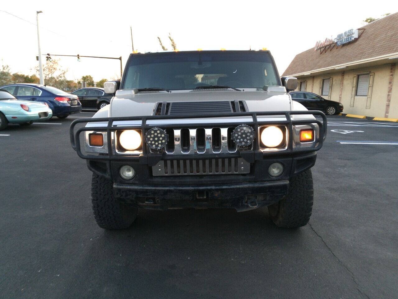 Used 2003 HUMMER H2 w/ Preferred Equipment Group AWD/4WD image 2