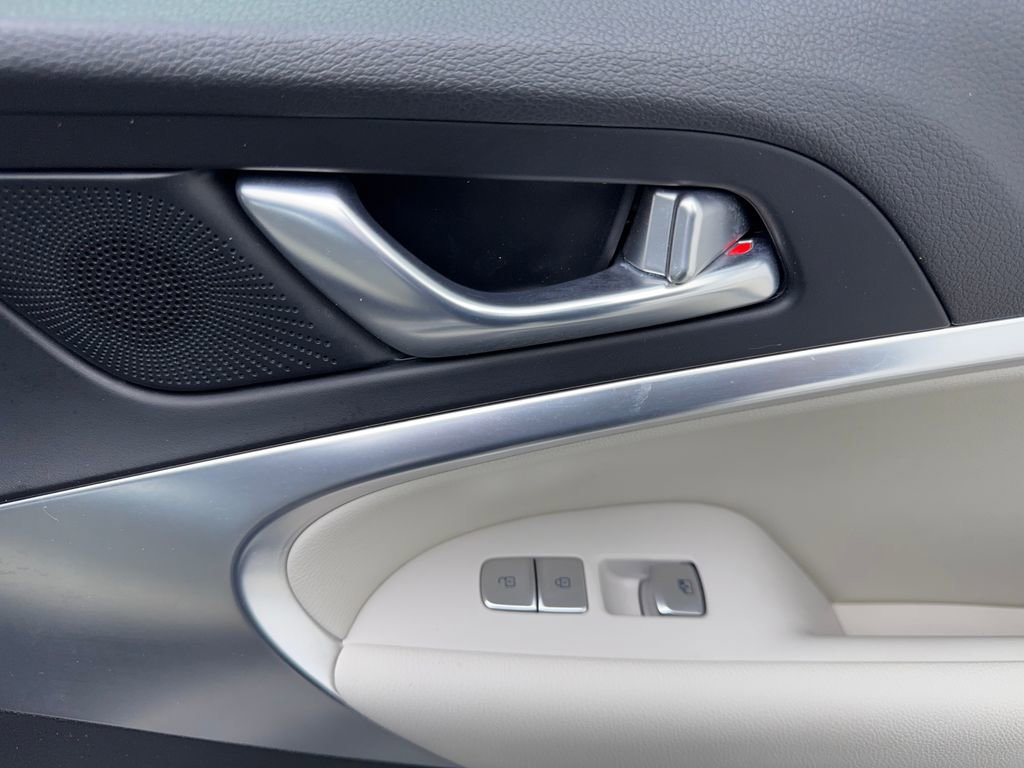 Used 2025 Genesis G70 2.5T image 49