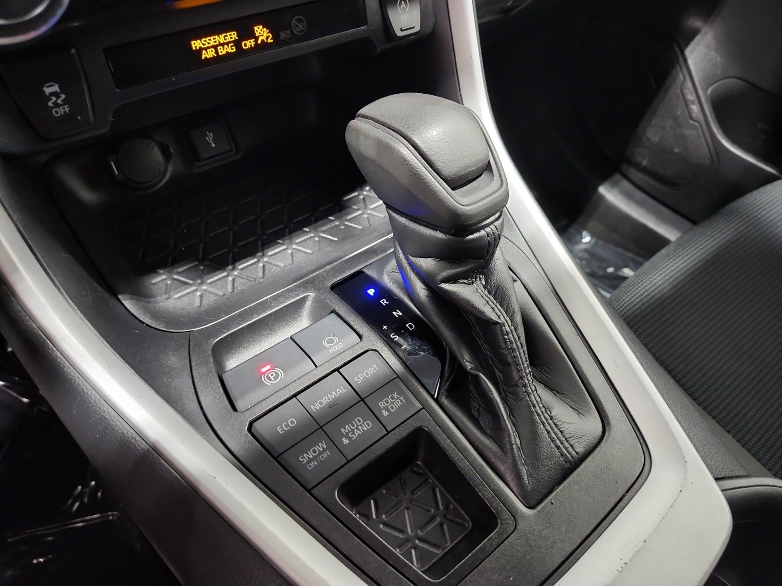 Used 2022 Toyota RAV4 LE AWD/4WD image 19